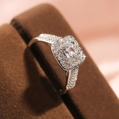 Ladies Luxury Oversized Zircon Ring Exquisite Gorgeous Fashion