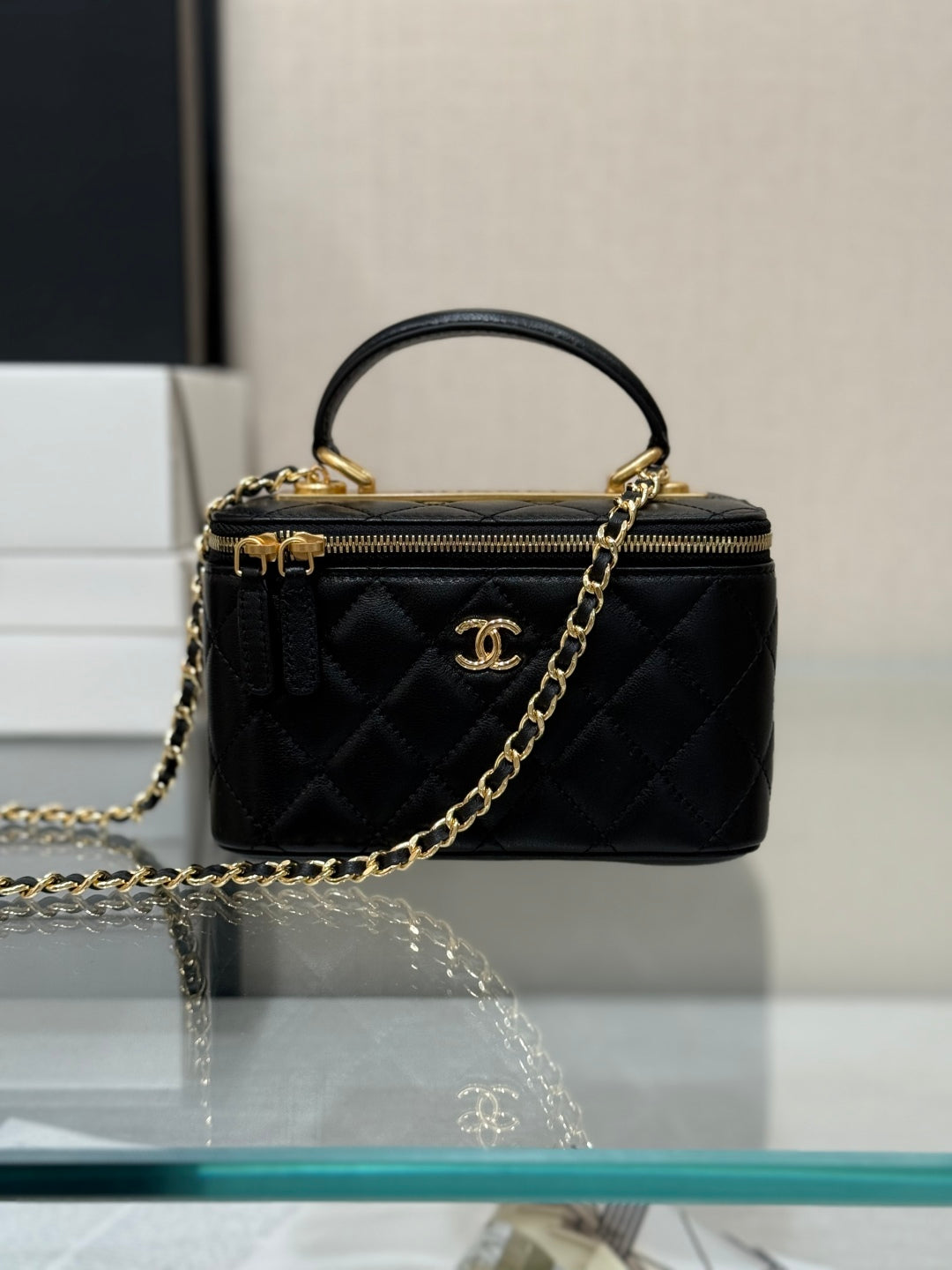 𝟐𝟓𝐂 Lambskin Long Box Bag